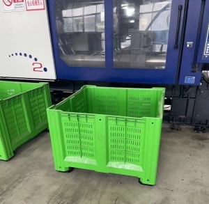 Select Plastics MultiBin pallet fruit bin